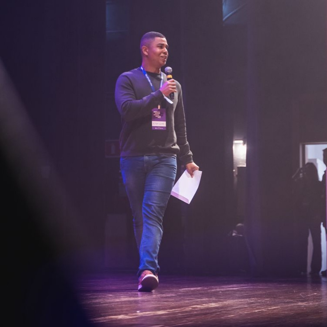 Alan Costa no palco
